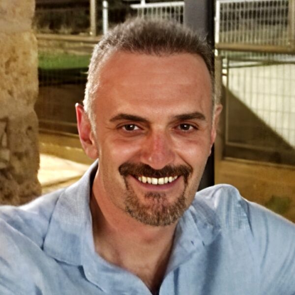 Nikos Larios